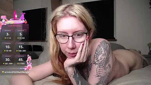 TattooedGirlDK live sex cam