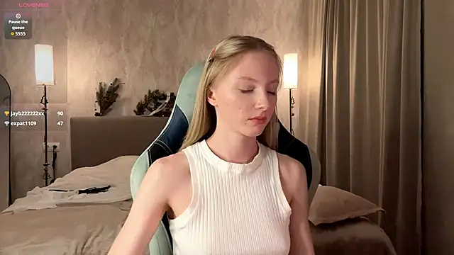 BrightAnnie's cam snapshot