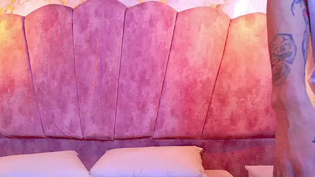 CharlotteandTaylorr's cam snapshot