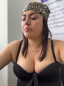 Lesly_10-'s cam snapshot