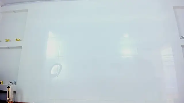 ikia_lopez_'s cam snapshot