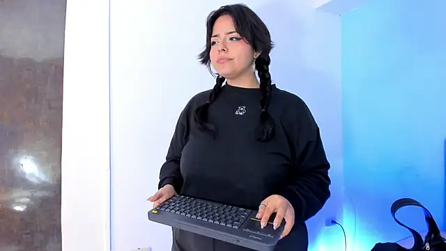 curvy_rousi's cam snapshot