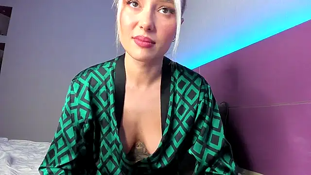 CrazyWomen's cam snapshot