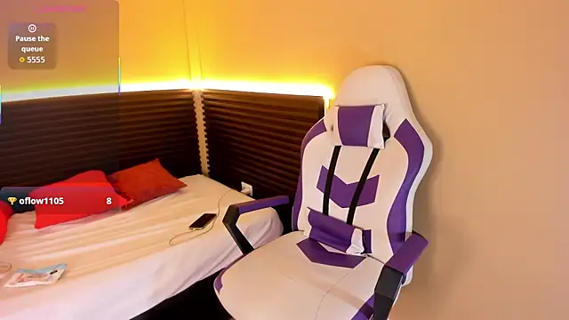 Lucy_Strong's cam snapshot