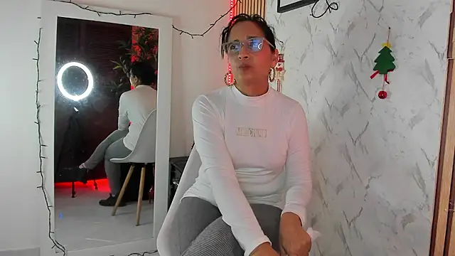 AnnaArela's cam snapshot