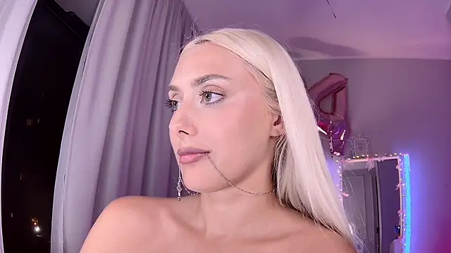 LoryWood's cam snapshot