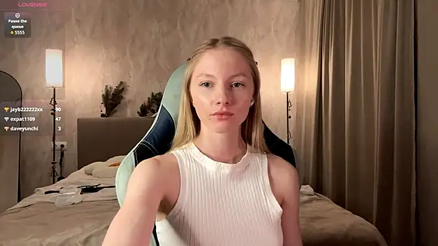 BrightAnnie's cam snapshot