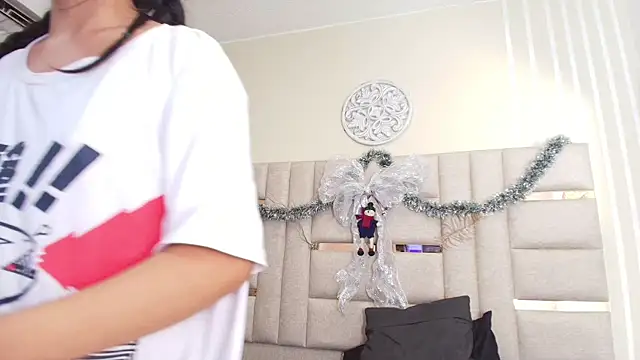 LittlePeach_'s cam snapshot