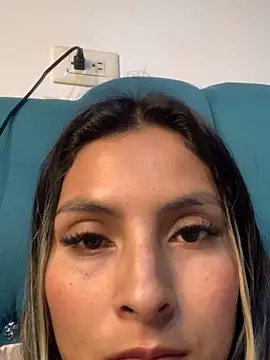 Cami_Leon2's cam snapshot