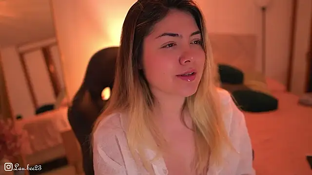 Lau_Bee live sex cam