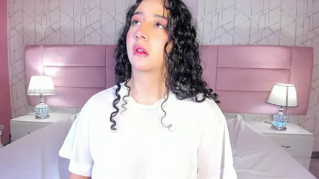 BellaSwwan's cam snapshot