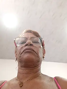 BustyMilf_'s cam snapshot