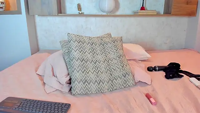 Emilly_Beaumont's cam snapshot