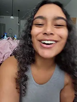 cinnaminnie's cam snapshot