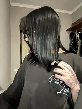 YourLittleDevil's cam snapshot