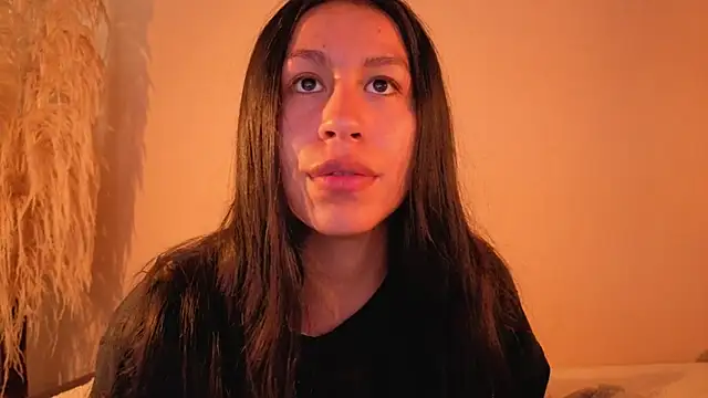 EmiGomez_'s cam snapshot