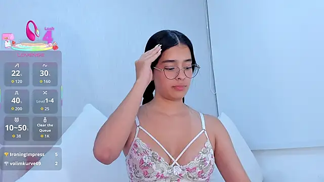 Isaa_Queen's cam snapshot