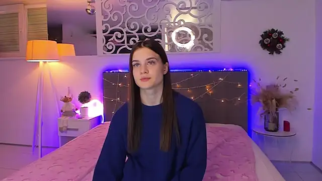 LuisaClover's cam snapshot