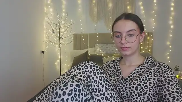 Real_cutie1's cam snapshot