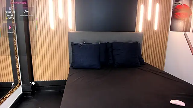 EvaaLovia1 live sex cam