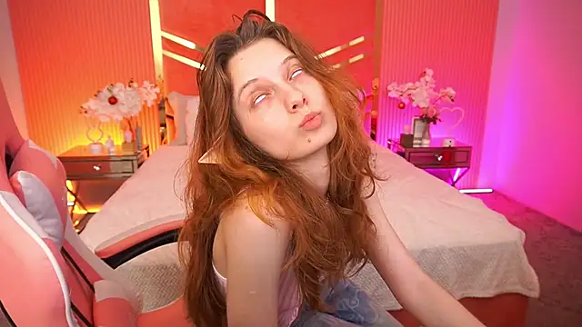 CuteeFoxy live sex cam