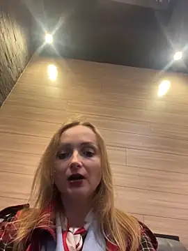 SneakyDomina_Tattii live sex cam