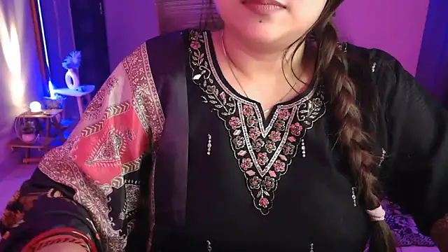 Mitikaa live sex cam