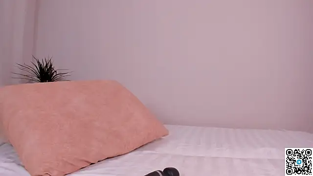 emmelieflorence's cam snapshot