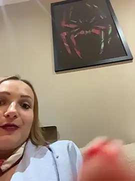 SneakyDomina_Tattii's cam snapshot