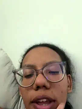 Curly_lily live sex cam