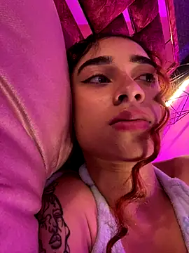 Emma_pinkk18's cam snapshot