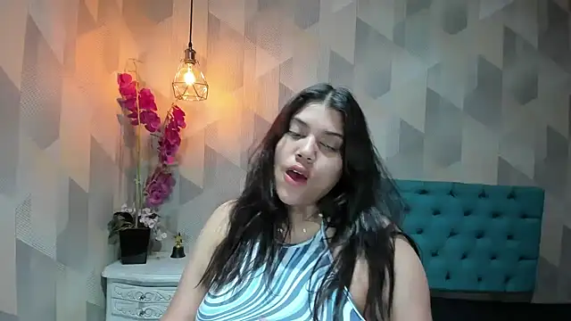 LindaBreeS live sex cam