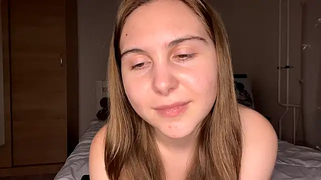 MyraLitterers's cam snapshot