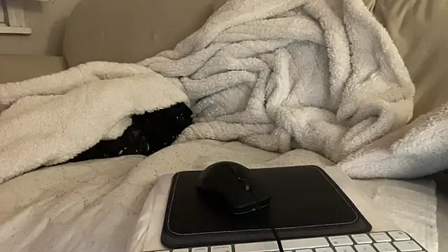 ijustturned18today's cam snapshot