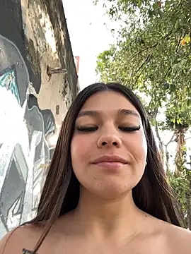 Alyshanon18's cam snapshot