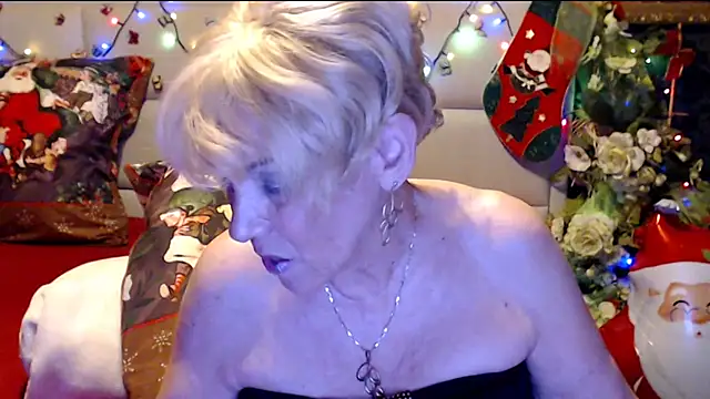 HappyWomanOn's cam snapshot