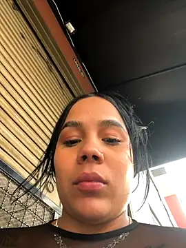 EmilyQueen3x's cam snapshot