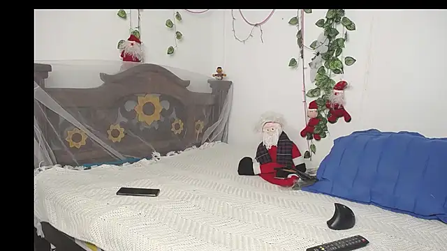 DominaLeona's cam snapshot