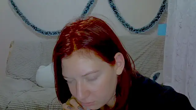 Lily_Ember's cam snapshot