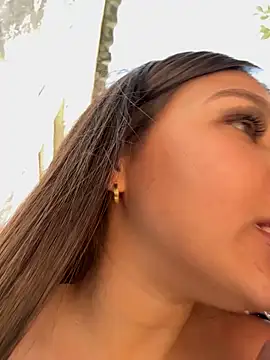 Alyshanon18's cam snapshot