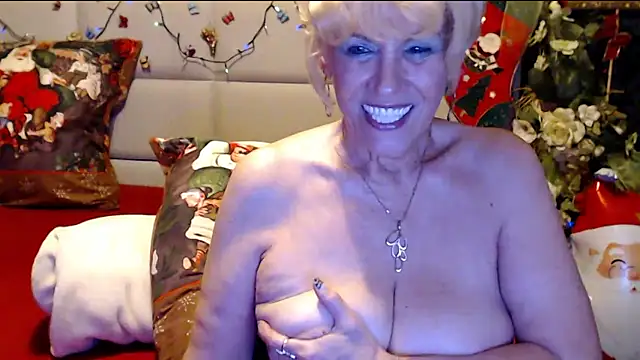 HappyWomanOn's cam snapshot