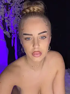 AubrieleRouj1's cam snapshot