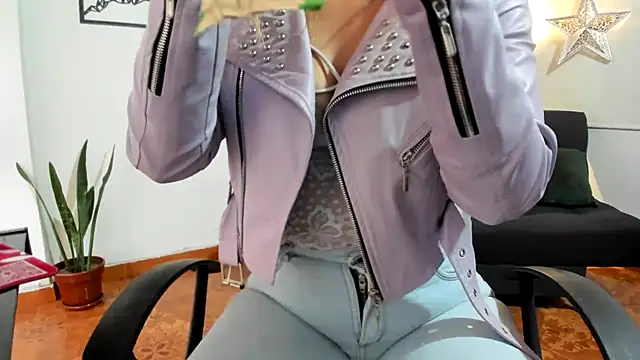 merlinaadams_'s cam snapshot