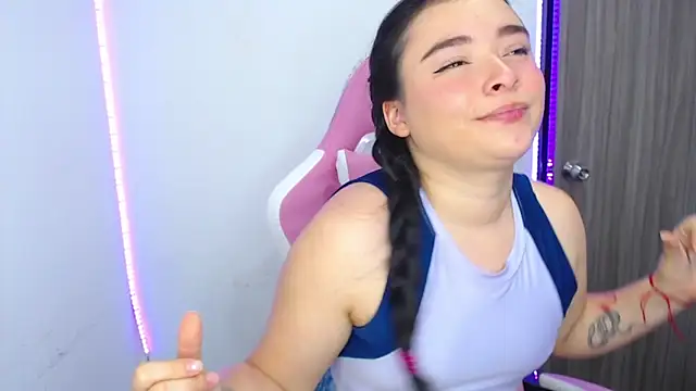 nahia__2's cam snapshot