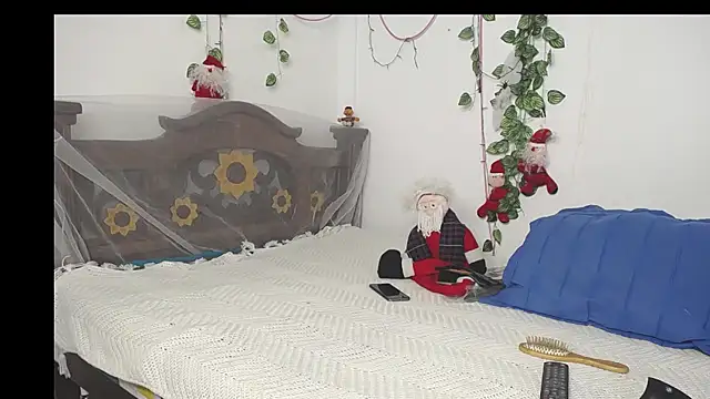 DominaLeona's cam snapshot