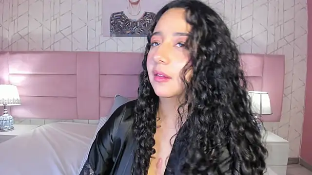 BellaSwwan's cam snapshot