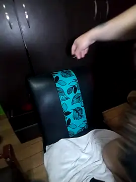 emily_sweet13's cam snapshot