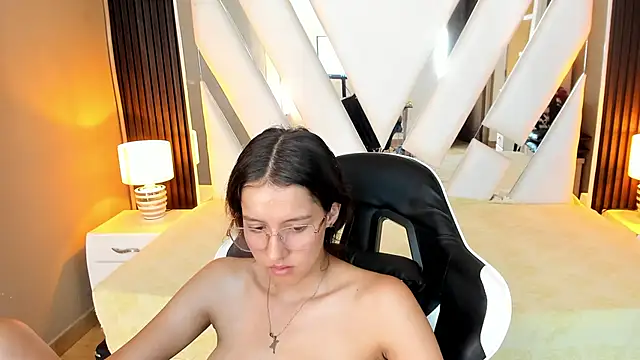 Linda4Petite's cam snapshot