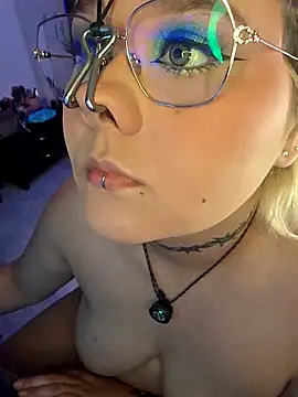 Laura_takint live sex cam