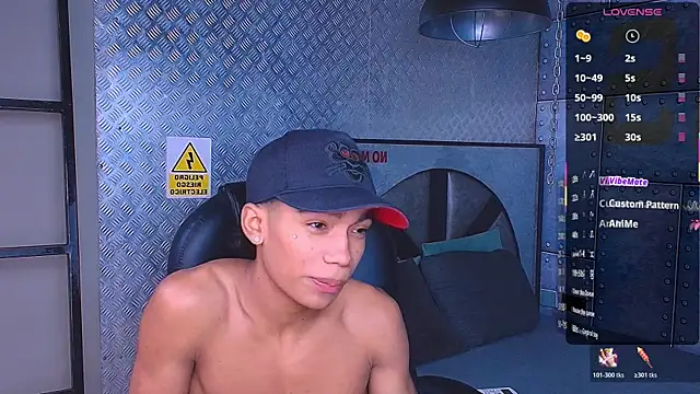 AlanCutee live sex cam